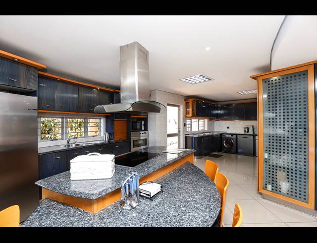5 BEDROOM HOUSE FOR SALE IN UMHLANGA CENTRAL